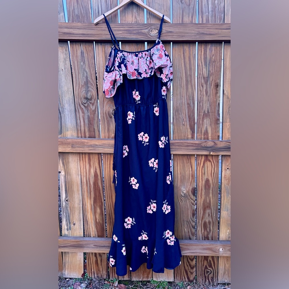 Hint of Blush dress Ruffle Navy Floral Sz. Medium - Picture 9 of 11